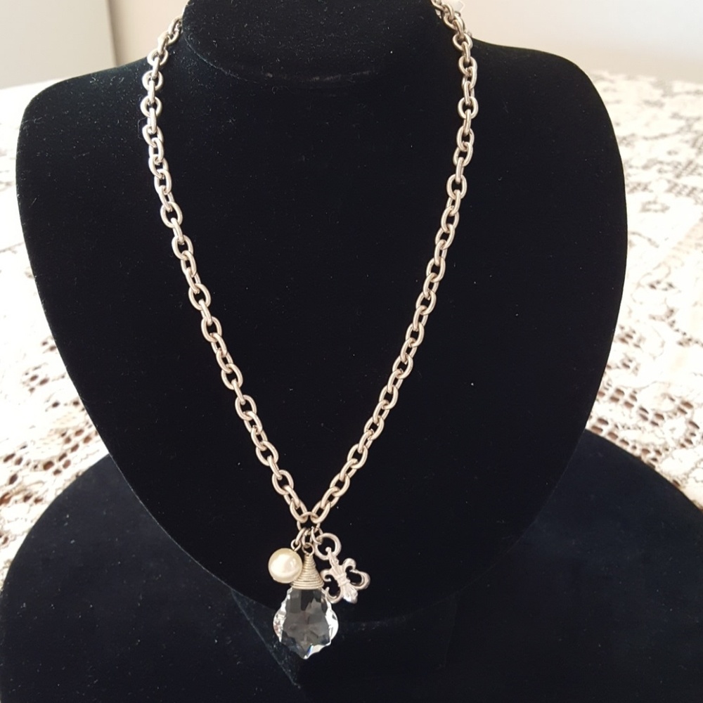 Silvertone necklace